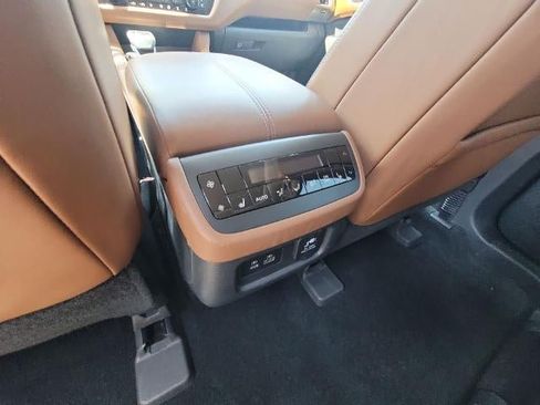 Used 2022 Nissan Pathfinder Platinum FWD image 21