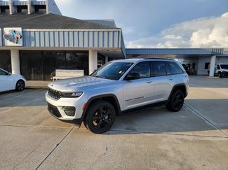 Used 2023 Jeep Grand Cherokee Altitude RWD video 1