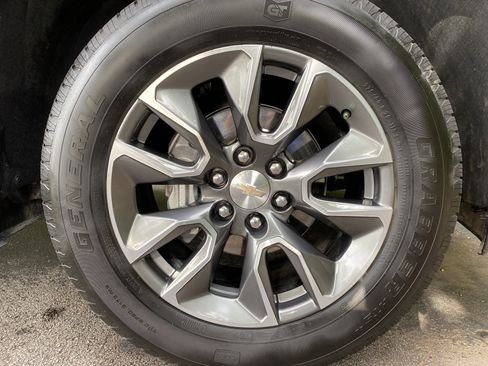 Used 2025 Chevrolet Silverado 1500 LT AWD/4WD image 41