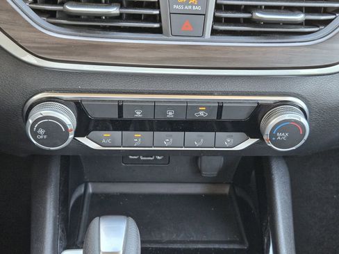Used 2024 Nissan Altima 2.5 SV FWD image 13