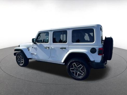 Used 2025 Jeep Wrangler Sahara image 10