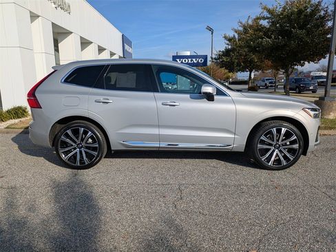 Certified 2023 Volvo XC60 B5 Ultimate w/ Climate Package image 3