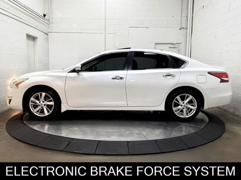 Used 2014 Nissan Altima 2.5 SV w/ Convenience Package FWD image 6