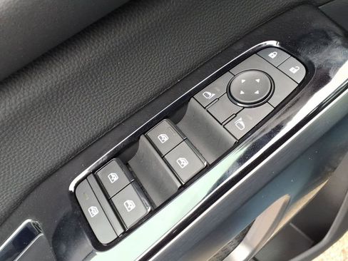 New 2026 Nissan Pathfinder SL image 17