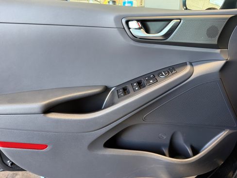 Used 2019 Hyundai Ioniq Limited FWD image 11