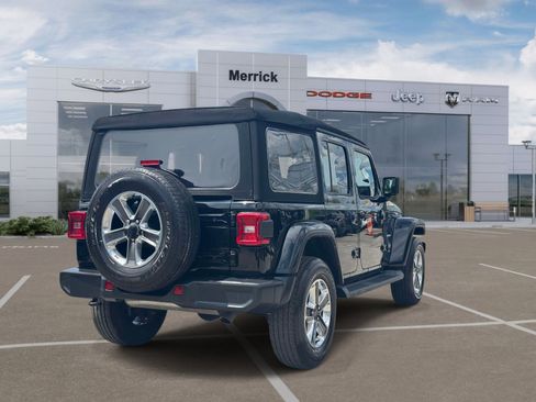 Used 2022 Jeep Wrangler Unlimited Sahara w/ LED Lighting Group AWD/4WD image 6