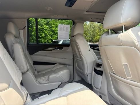 Used 2020 Cadillac Escalade ESV Premium Luxury AWD/4WD image 19