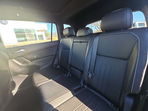 Certified 2024 Volkswagen Tiguan SE R-Line image 21