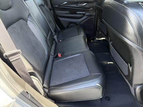 Used 2023 Jeep Grand Cherokee Altitude image 13