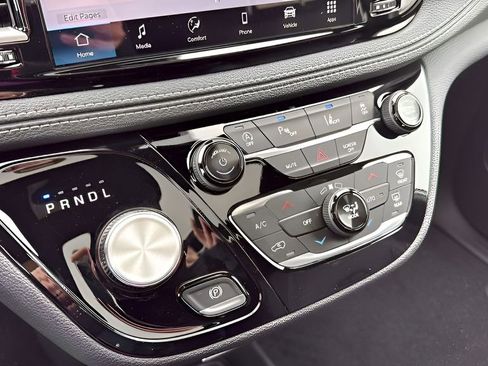 New 2026 Chrysler Pacifica Select image 15