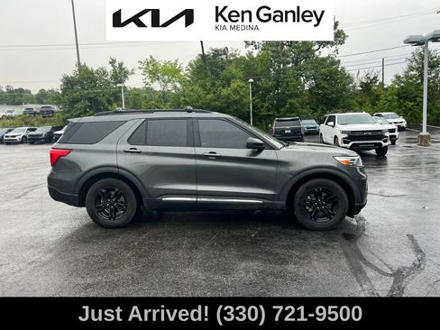 Used 2020 Ford Explorer XLT w/ Equipment Group 202A RWD image 4