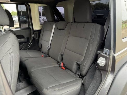 Used 2022 Jeep Wrangler Unlimited Sport AWD/4WD image 29