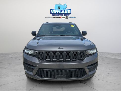 Certified 2025 Jeep Grand Cherokee Altitude AWD/4WD image 8