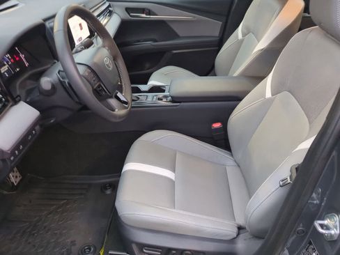 Used 2025 Toyota Camry SE image 17