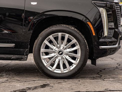 Used 2025 Cadillac Escalade Luxury image 10