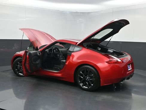 Used 2020 Nissan 370Z Coupe RWD image 31
