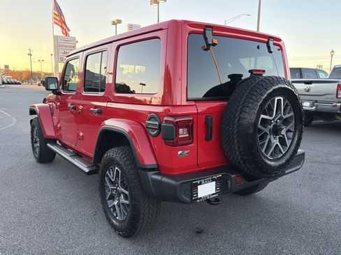 Used 2024 Jeep Wrangler Sahara w/ Technology Group image 8
