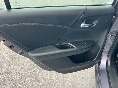 Used 2016 Honda Accord EX image 17