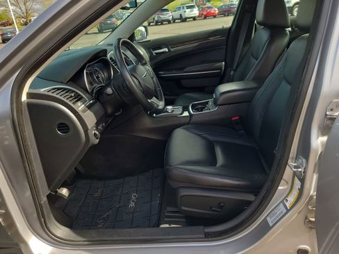 Used 2015 Chrysler 300 Limited RWD image 19