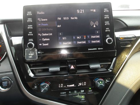 Used 2021 Toyota Camry XSE image 18