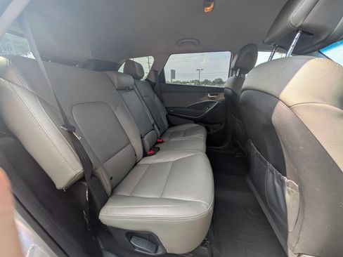 Used 2017 Hyundai Santa Fe SE AWD/4WD image 35