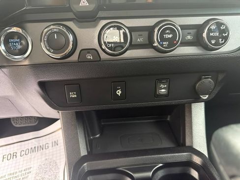 Used 2016 Toyota Tacoma TRD Sport w/ Towing Package AWD/4WD image 19