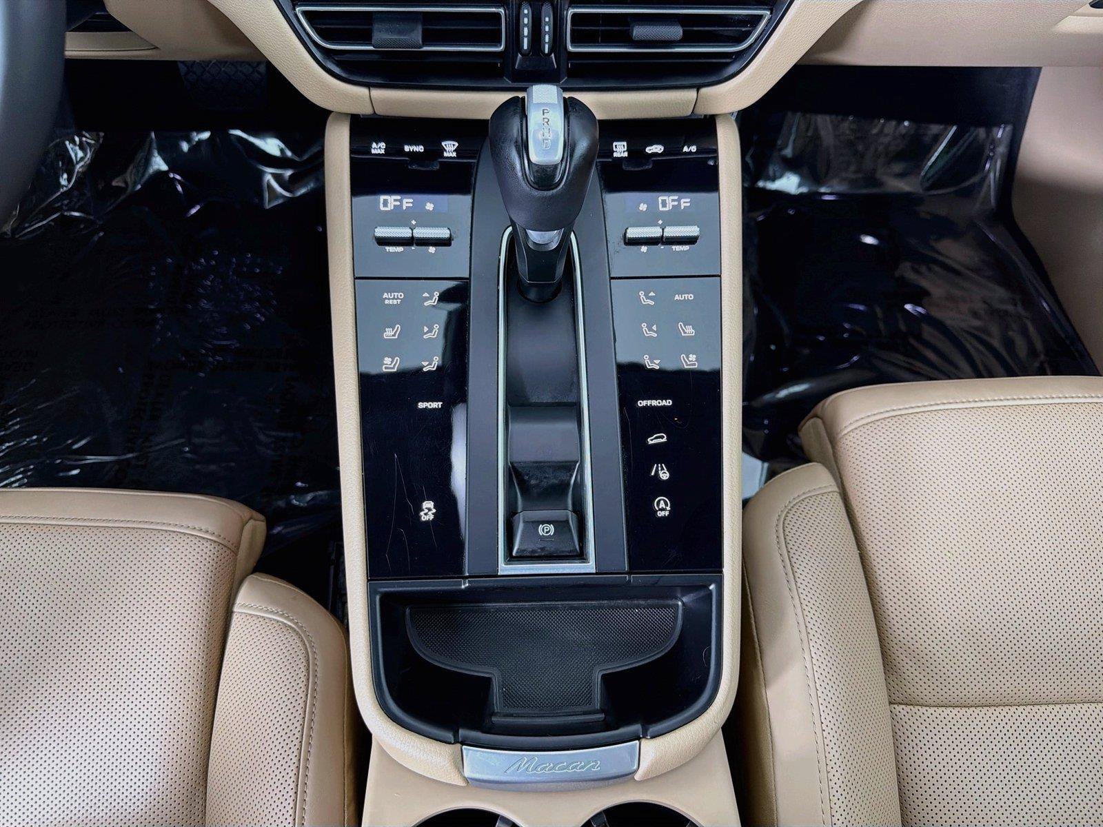 Certified 2023 Porsche Macan AWD/4WD image 20