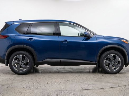 Used 2025 Nissan Rogue SV FWD image 9