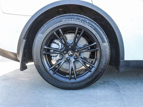 Used 2021 Tesla Model Y Long Range AWD/4WD image 12