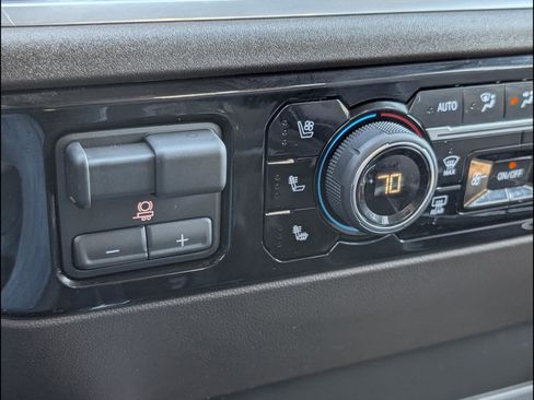 Used 2025 Chevrolet Silverado 1500 LTZ image 15