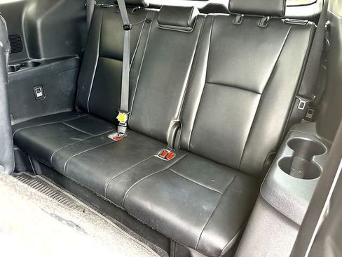 Used 2022 Toyota Highlander XLE FWD image 20