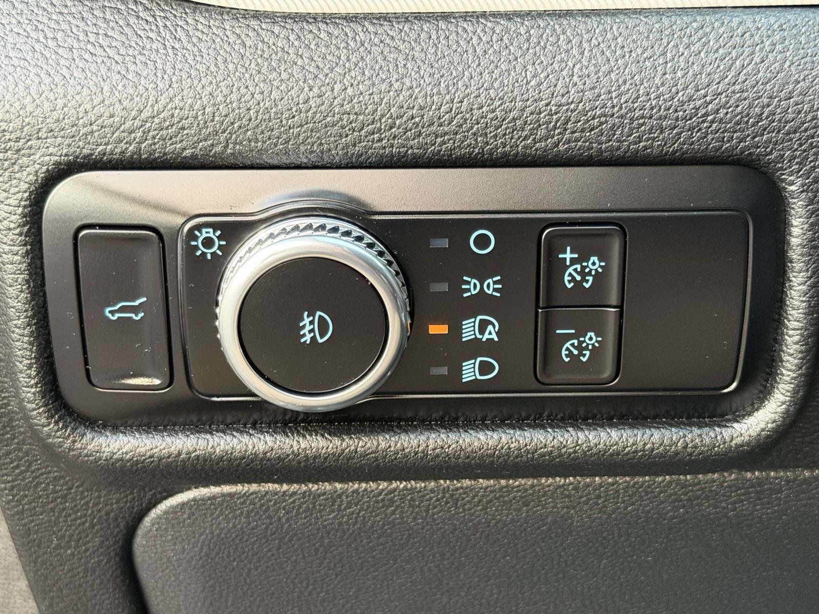 Certified 2023 Ford Explorer XLT w/ Equipment Group 202A AWD/4WD image 20