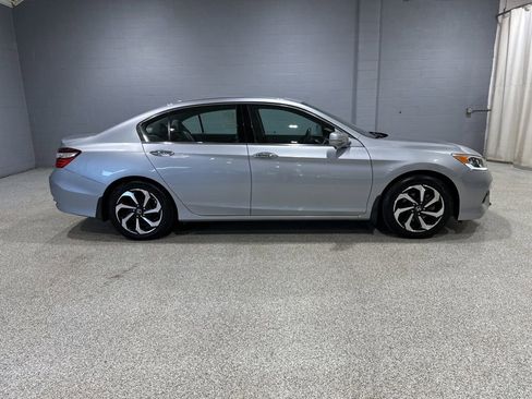 Used 2017 Honda Accord EX-L image 2