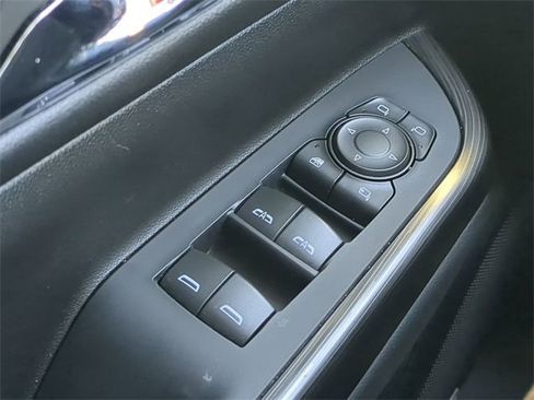 Used 2023 GMC Acadia SLT w/ Technology Package image 30