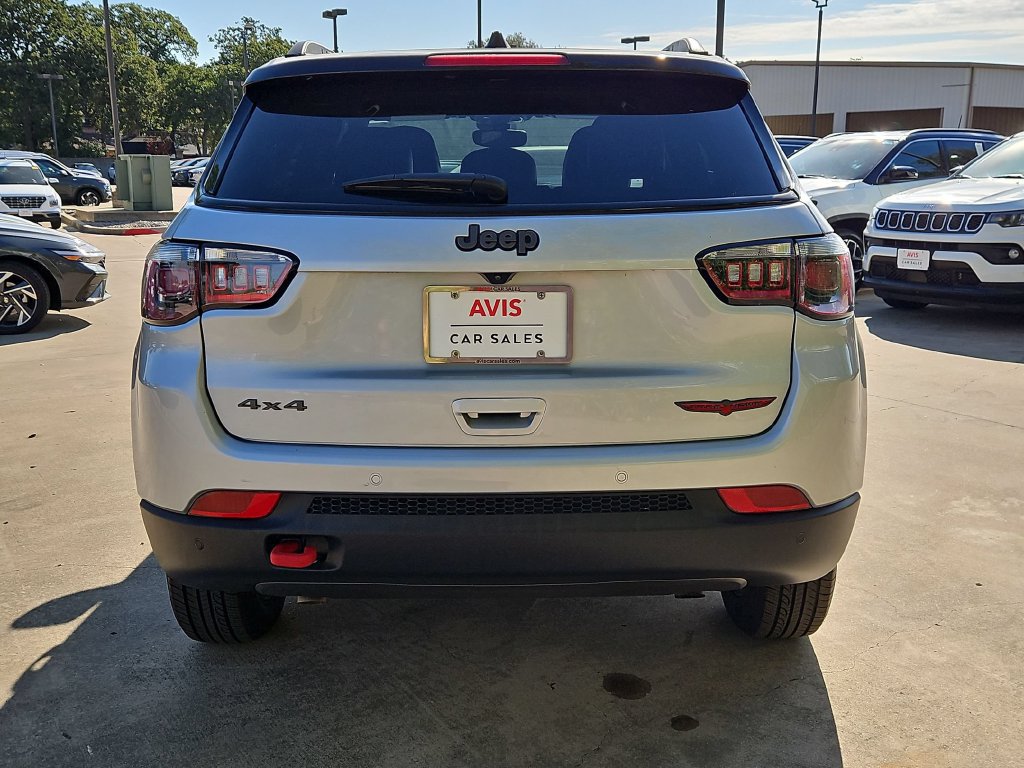 Used 2025 Jeep Compass Trailhawk AWD/4WD image 6