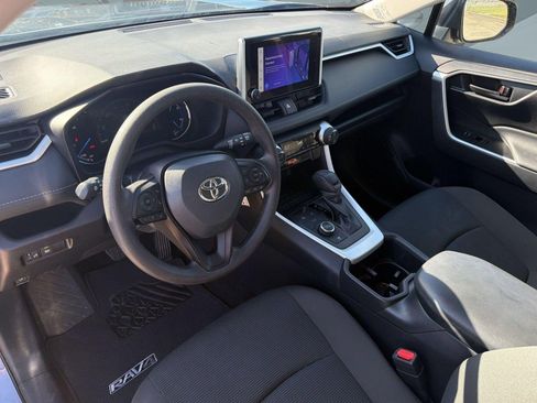 Used 2025 Toyota RAV4 LE AWD/4WD image 4