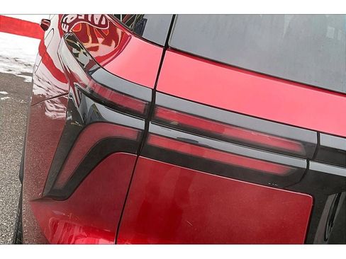 Used 2025 Chevrolet Traverse LT image 32