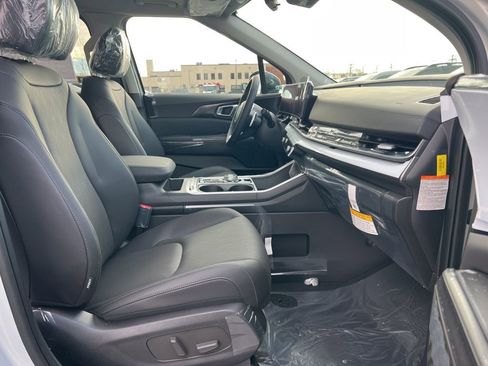 New 2026 Kia Carnival SX w/ SX Dark Edition Package FWD image 16