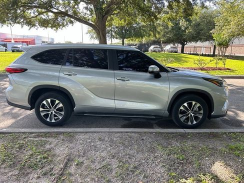 Used 2023 Toyota Highlander XLE FWD image 7