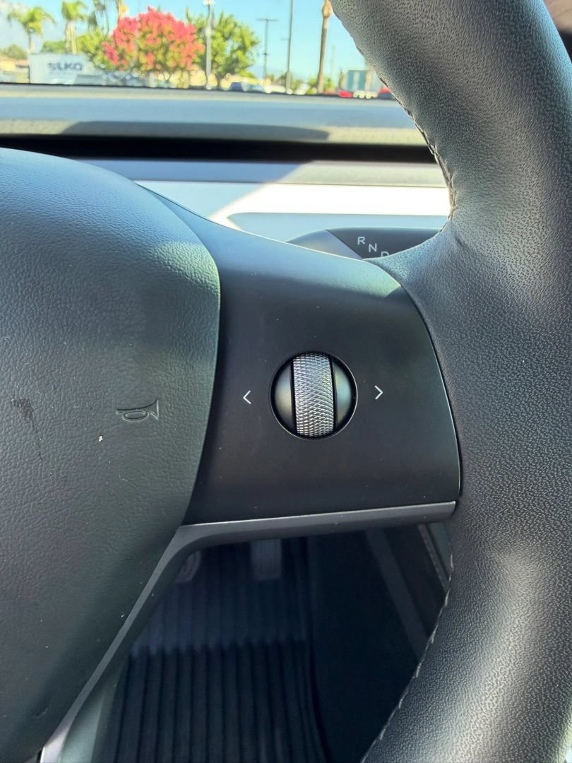 Used 2023 Tesla Model Y AWD image 28