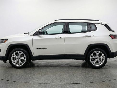Used 2025 Jeep Compass Latitude image 5