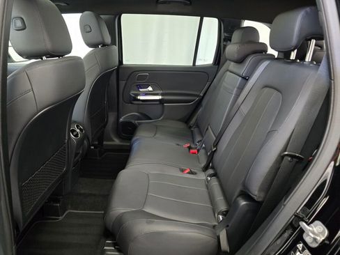 Used 2025 Mercedes-Benz GLB 250 4MATIC image 18