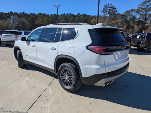 Used 2025 GMC Acadia Elevation image 6