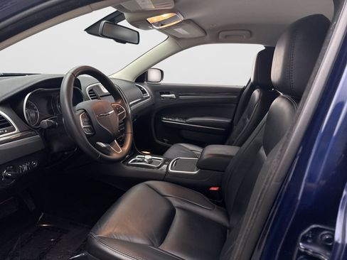 Used 2017 Chrysler 300 Limited AWD/4WD image 10