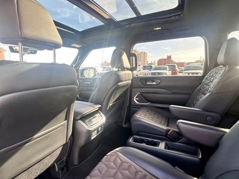 Certified 2025 Nissan Armada Platinum image 33