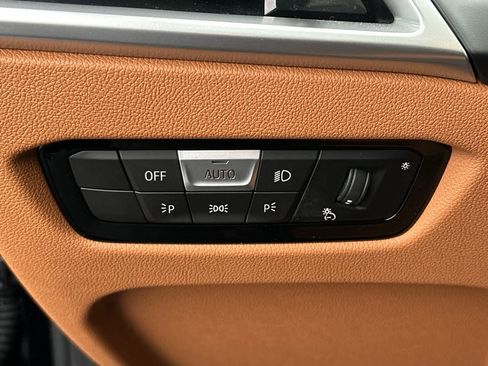 Used 2025 BMW 330i Sedan w/ Premium Package image 30