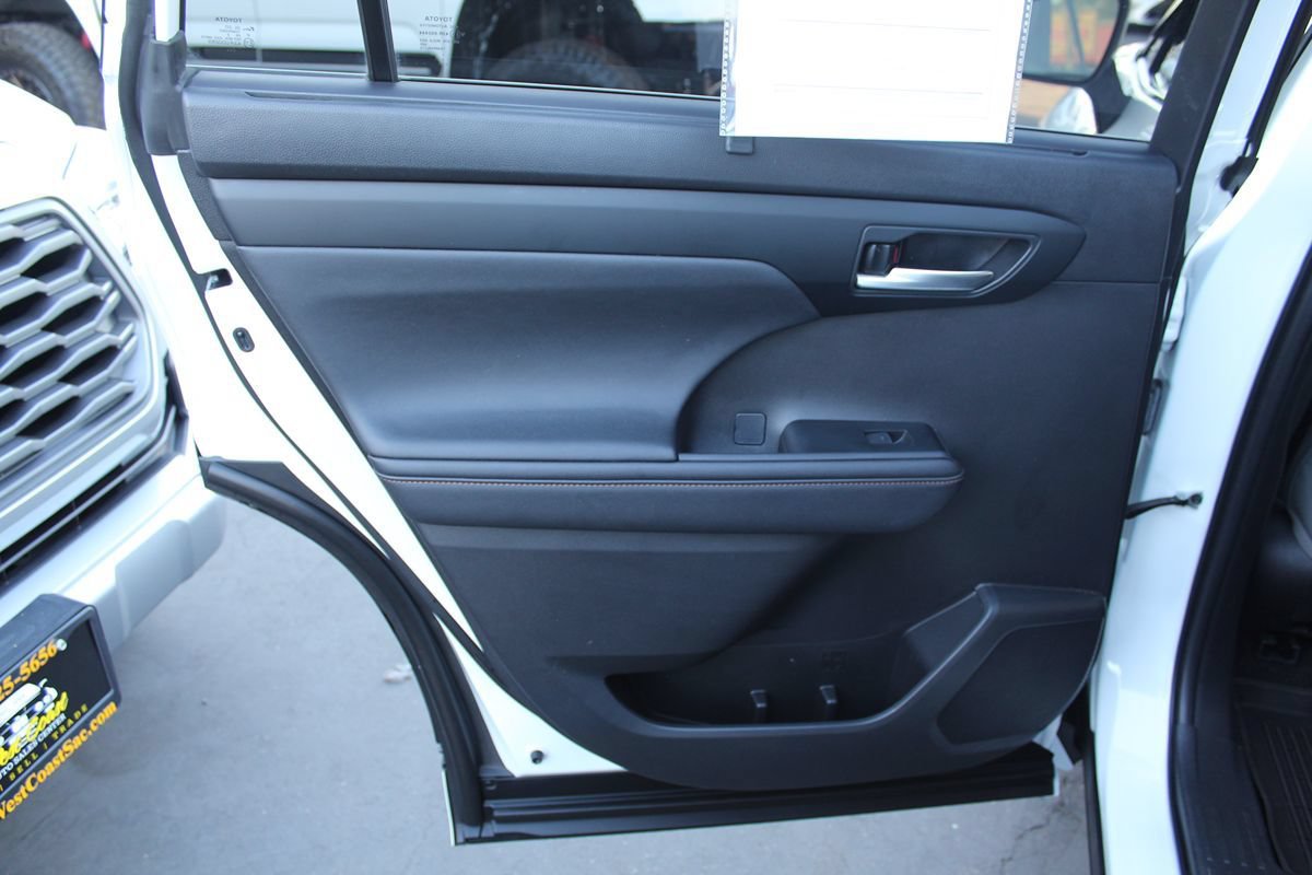 Used 2023 Toyota Highlander Bronze Edition AWD/4WD image 29