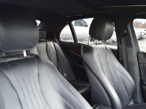 Used 2017 Mercedes-Benz E 300 4MATIC image 19