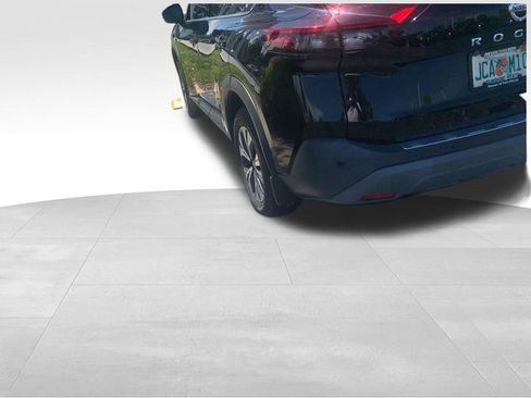 Certified 2021 Nissan Rogue SV w/ Premium Package FWD image 17