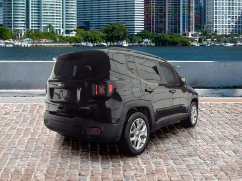 Used 2018 Jeep Renegade Latitude image 15